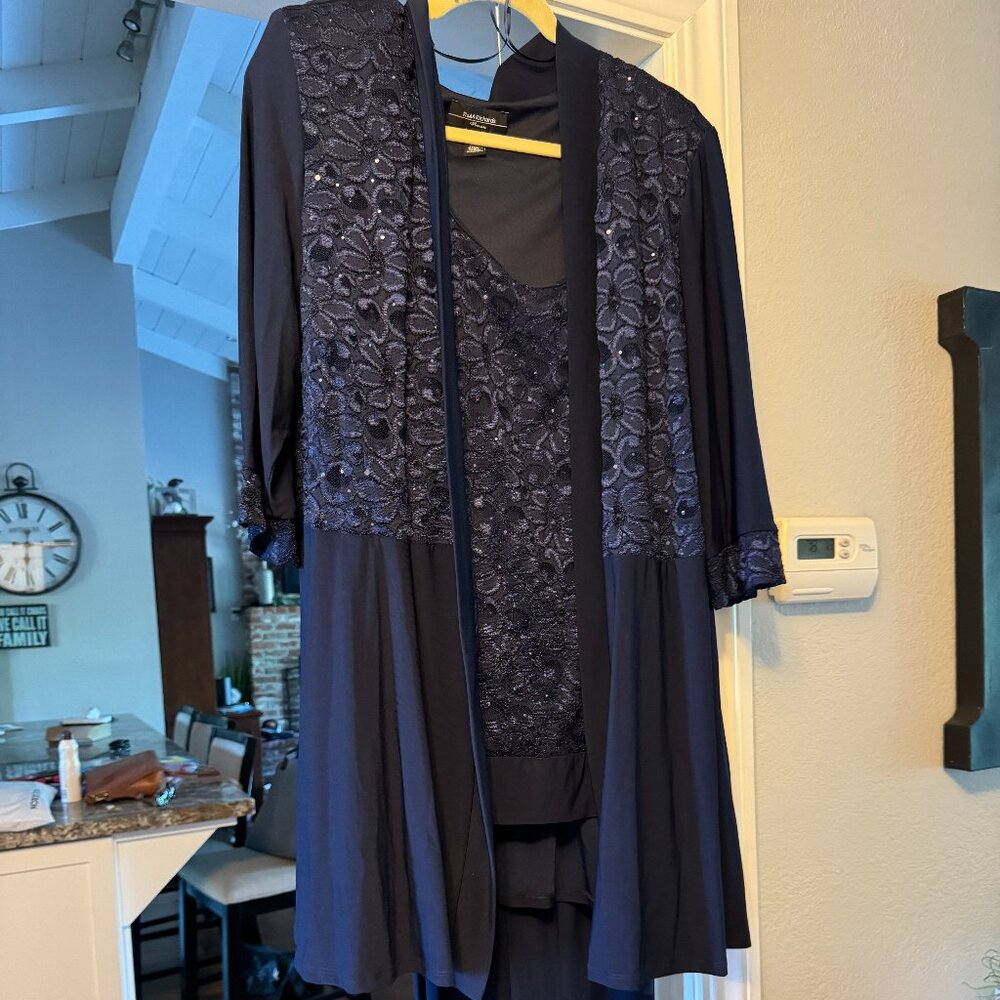 Navy Blue R & M Richards 2 piece set, size 22W